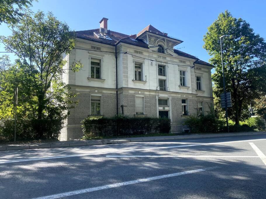 Charming Appartment 3-Min Walk To Old Town - Free Parking Ljubljana Exterior photo